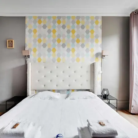 Republique - Magenta Apartment