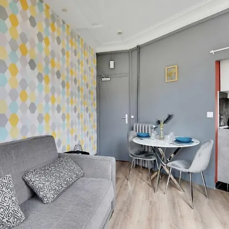 Republique - Magenta Apartment *